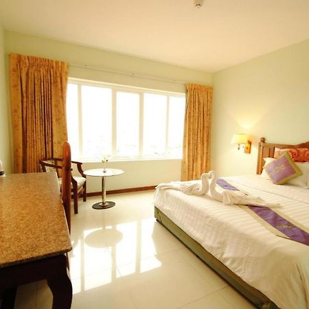 Midland Hotel Phnom Penh Eksteriør billede