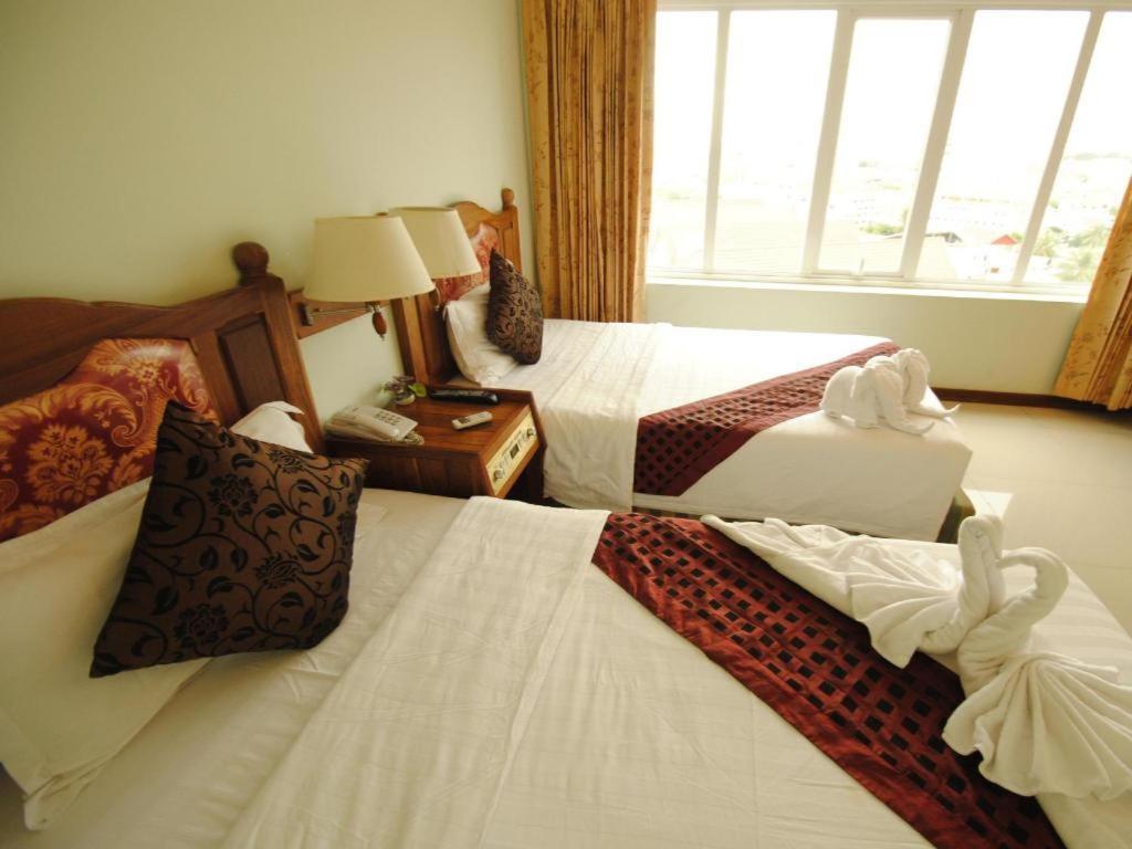 Midland Hotel Phnom Penh Eksteriør billede