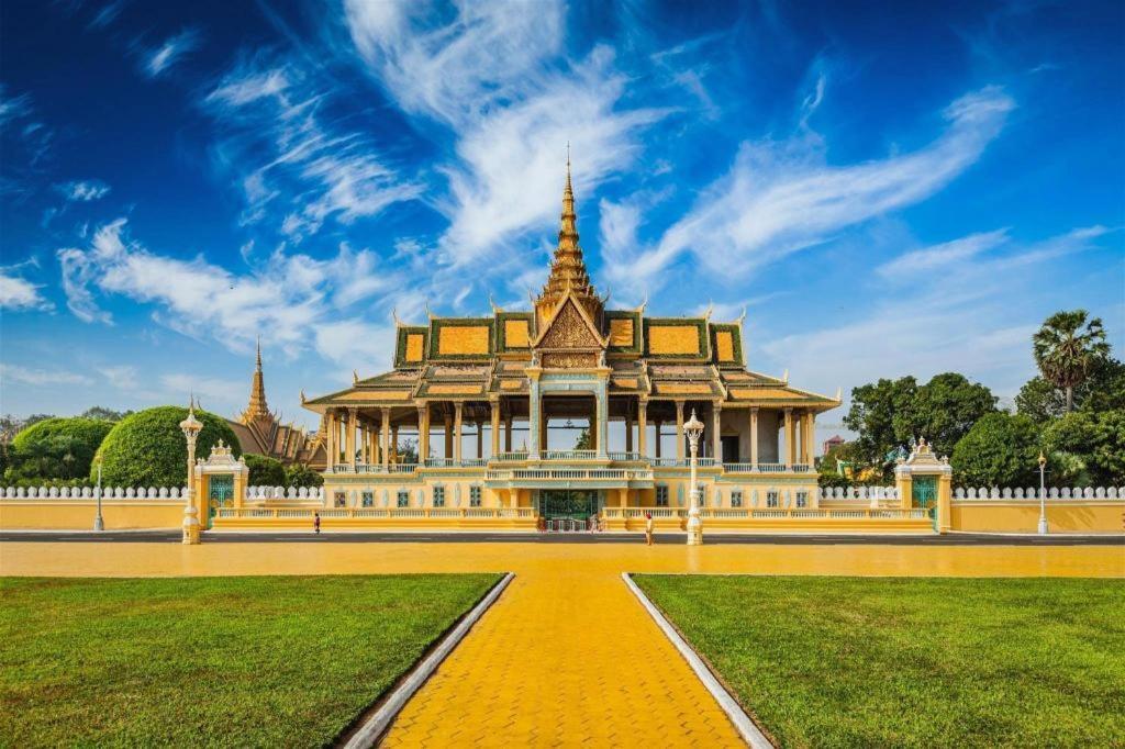Midland Hotel Phnom Penh Eksteriør billede